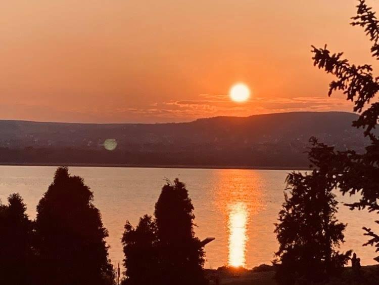 Balatonfůzfő Sunset Beach Apartman מראה חיצוני תמונה